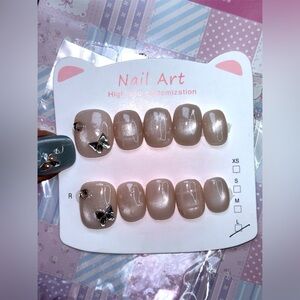 Neutral butterfly design press-on nails sz 7
